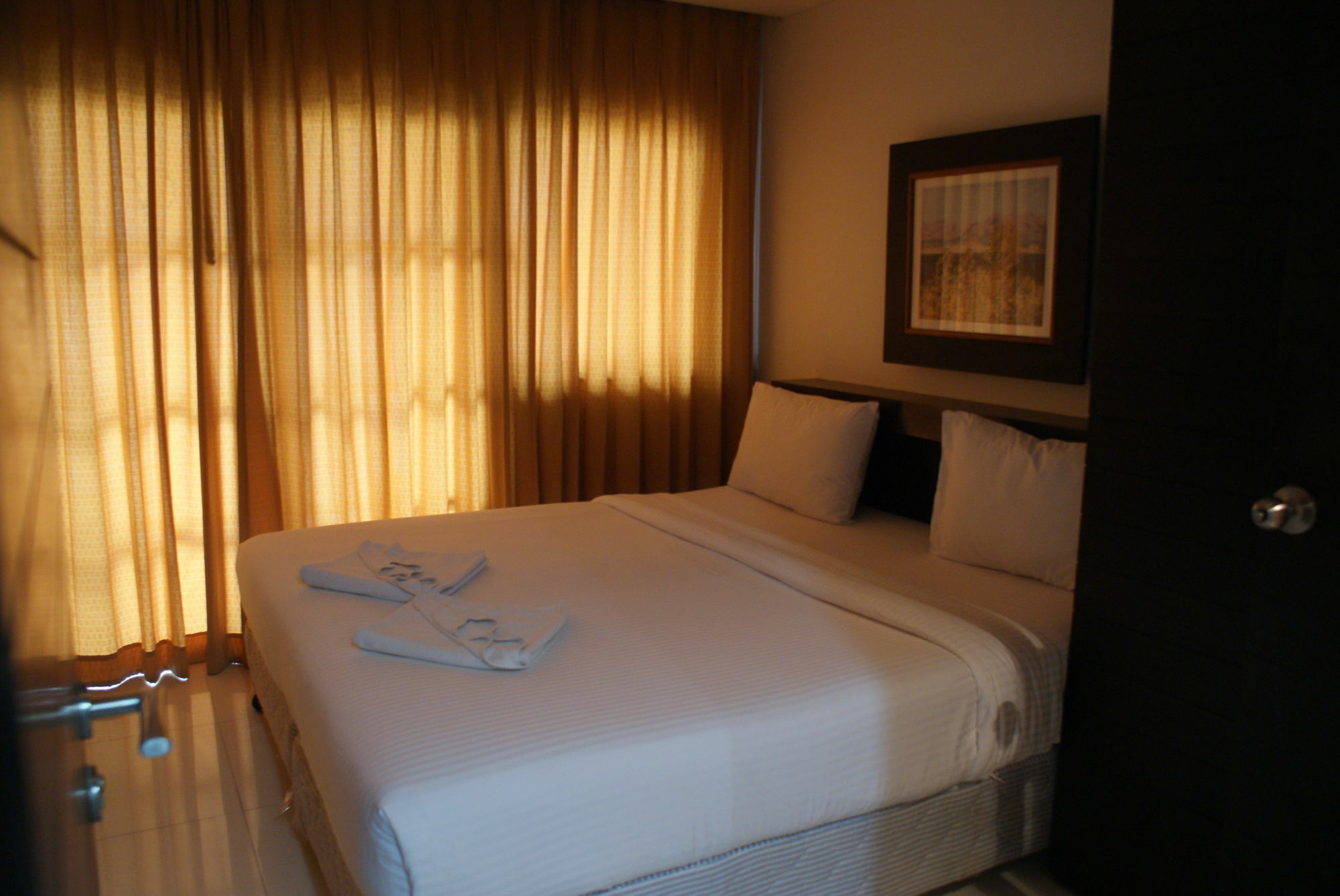New International Guest House Patong Exterior photo