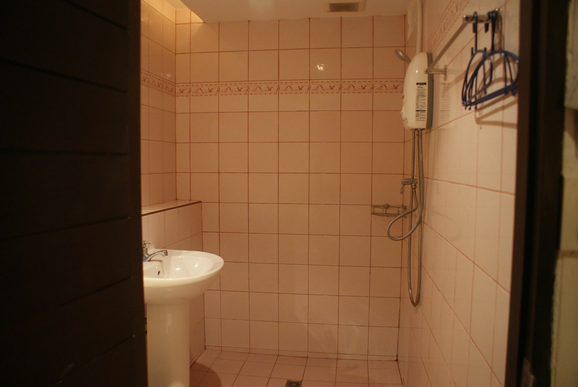 New International Guest House Patong Exterior photo