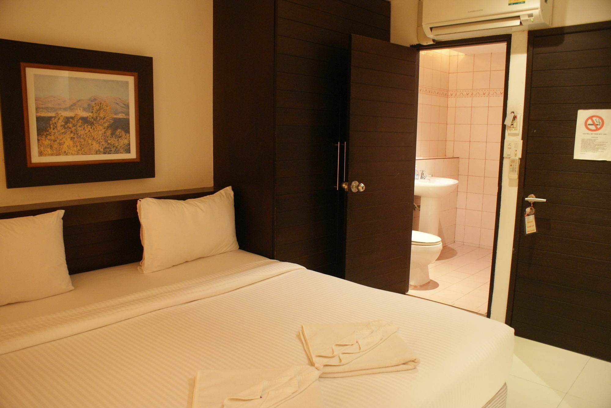 New International Guest House Patong Exterior photo