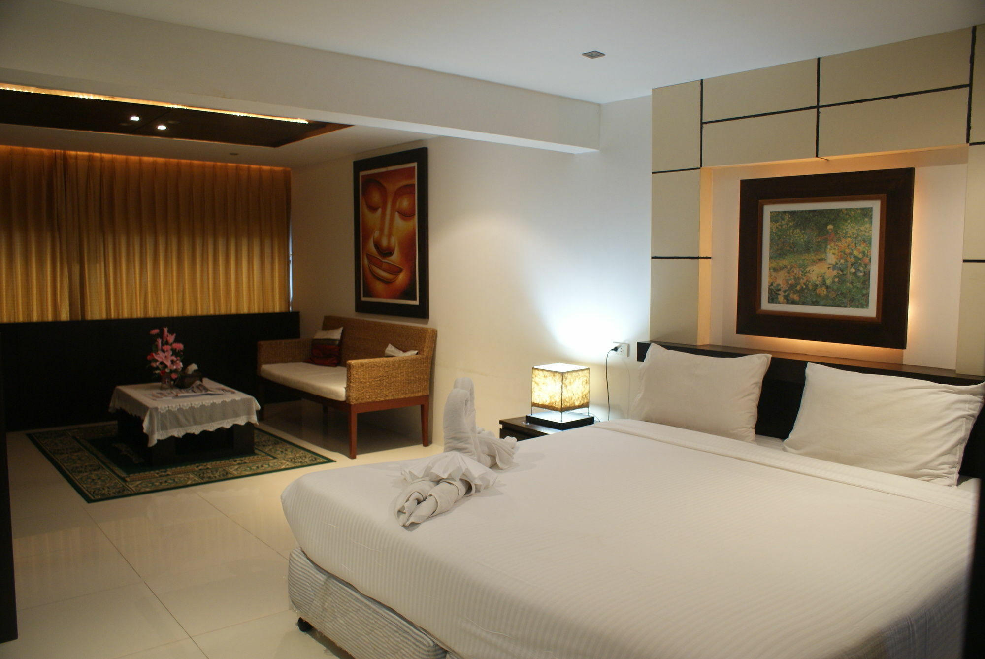 New International Guest House Patong Exterior photo